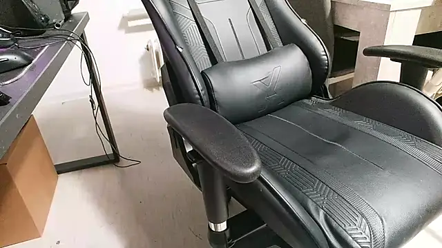 ademandjulia online show from March 2026 06:48:02 PM