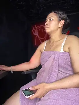 Carola-Ross online show from February 2025 06:39:01 AM