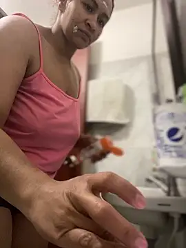 Carola-Ross online show from December 2025 04:35:02 PM