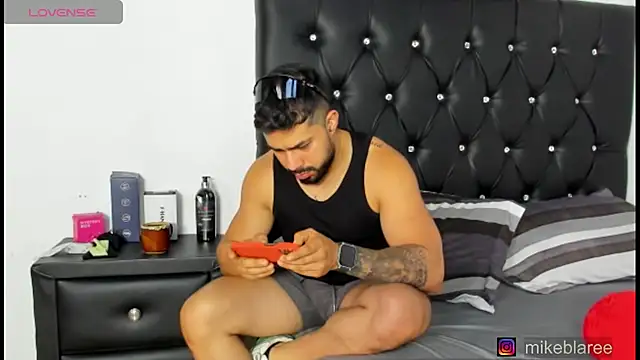 mikeblaree online show from April 2026 07:58:01 PM