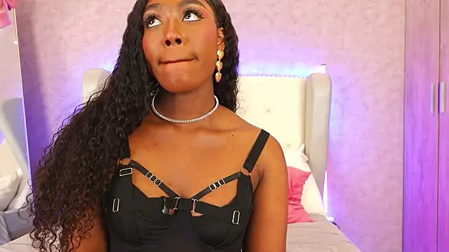 Snapshot of ThianaLopez chatting on April 2026 09:39:33 PM ThianaLopez online show from April 2026 09:39:33 PM