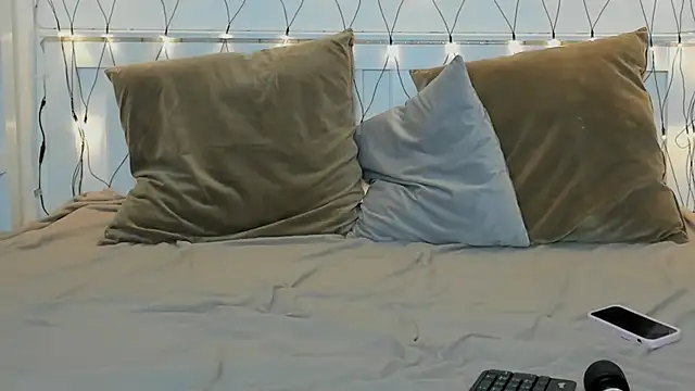 EmilyEclair online show from February 2025 05:09:02 PM