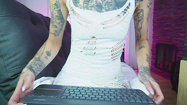 Snapshot of miss___angel chatting on June 2026 11:04:01 AM miss angel online show from June 2026 11:04:01 AM