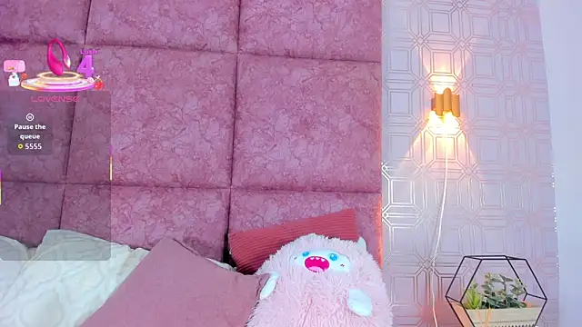 LilyRoxi online show from October 2025 09:13:01 PM