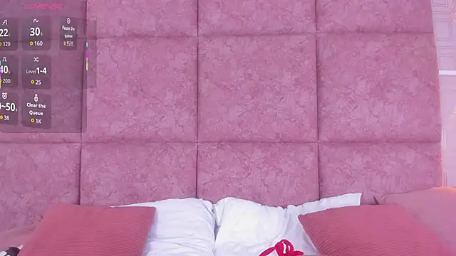 LilyRoxi online show from December 2025 09:53:01 PM