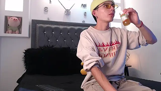 MaikyCooper online show from March 2025 04:34:02 AM