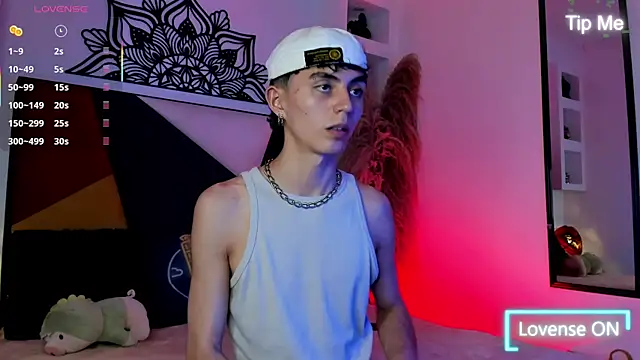 MaikyCooper online show from October 2025 08:41:01 PM