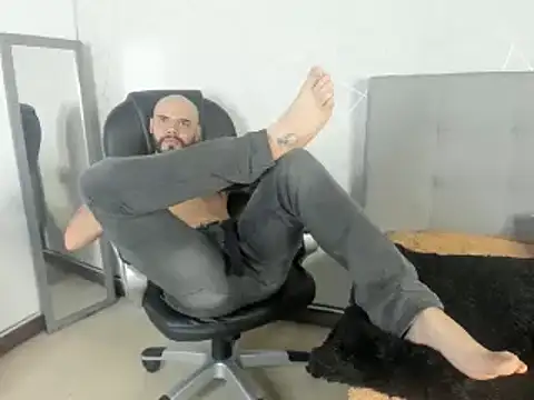 Snapshot of Luke_Diaz7 chatting on February 2025 11:26:02 PM Luke Diaz7 online show from February 2025 11:26:02 PM