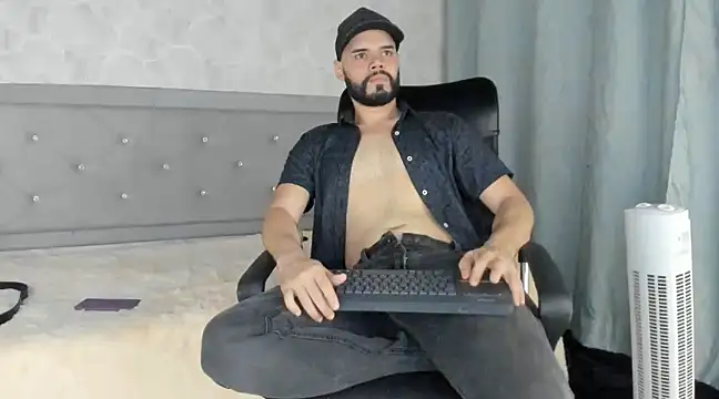 Snapshot of Luke_Diaz7 chatting on February 2025 12:05:02 AM Luke Diaz7 online show from February 2025 12:05:02 AM