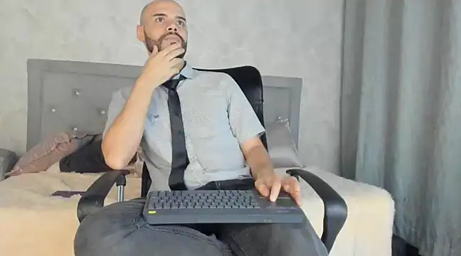 Snapshot of Luke_Diaz7 chatting on February 2025 09:12:02 AM Luke Diaz7 online show from February 2025 09:12:02 AM