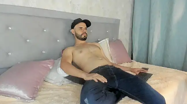 Snapshot of Luke_Diaz7 chatting on February 2025 12:08:02 AM Luke Diaz7 online show from February 2025 12:08:02 AM