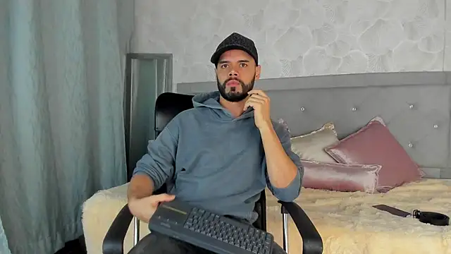 Snapshot of Luke_Diaz7 chatting on March 2025 12:39:02 AM Luke Diaz7 online show from March 2025 12:39:02 AM