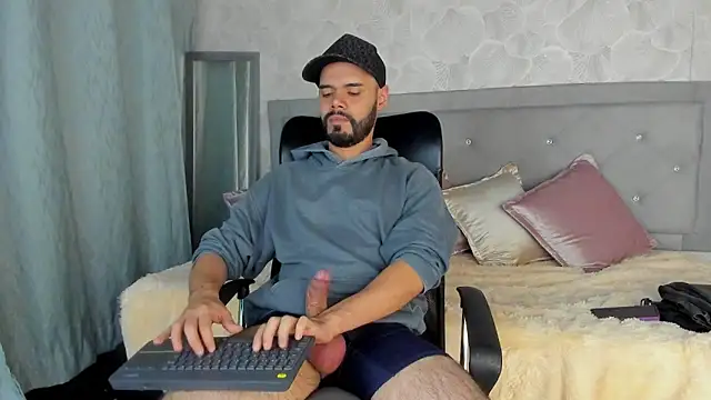 Snapshot of Luke_Diaz7 chatting on March 2025 03:44:01 AM Luke Diaz7 online show from March 2025 03:44:01 AM