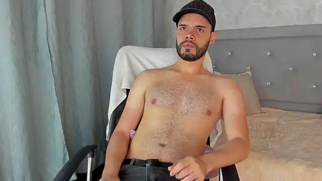 Snapshot of Luke_Diaz7 chatting on March 2025 01:26:02 AM Luke Diaz7 online show from March 2025 01:26:02 AM