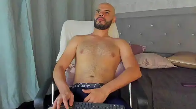 Snapshot of Luke_Diaz7 chatting on March 2025 03:44:02 AM Luke Diaz7 online show from March 2025 03:44:02 AM