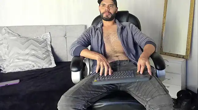 Snapshot of Luke_Diaz7 chatting on March 2025 11:12:01 PM Luke Diaz7 online show from March 2025 11:12:01 PM