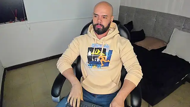 Snapshot of Luke_Diaz7 chatting on October 2025 04:37:01 AM Luke Diaz7 online show from October 2025 04:37:01 AM