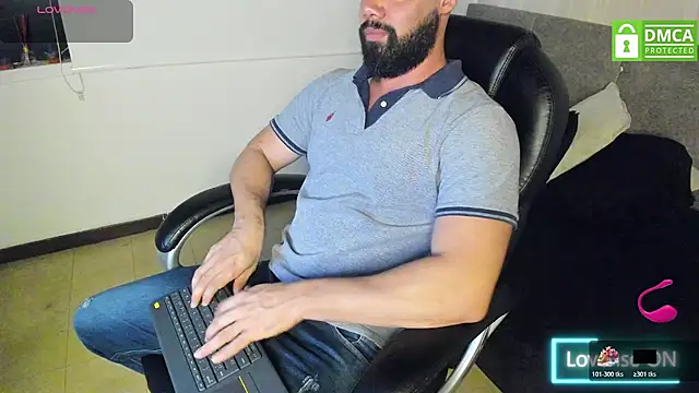 Snapshot of Luke_Diaz7 chatting on November 2025 11:27:02 PM Luke Diaz7 online show from November 2025 11:27:02 PM