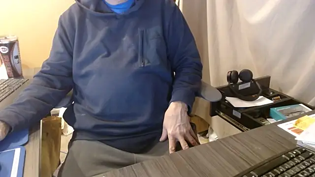 olderandwiser2 online show from November 2025 04:34:01 AM