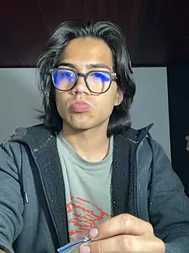 Snapshot of shadowsofgarden chatting on February 2025 05:23:01 AM shadowsofgarden online show from February 2025 05:23:01 AM