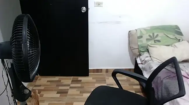 Snapshot of Majo_BigTits chatting on March 2025 03:01:01 AM Majo BigTits online show from March 2025 03:01:01 AM