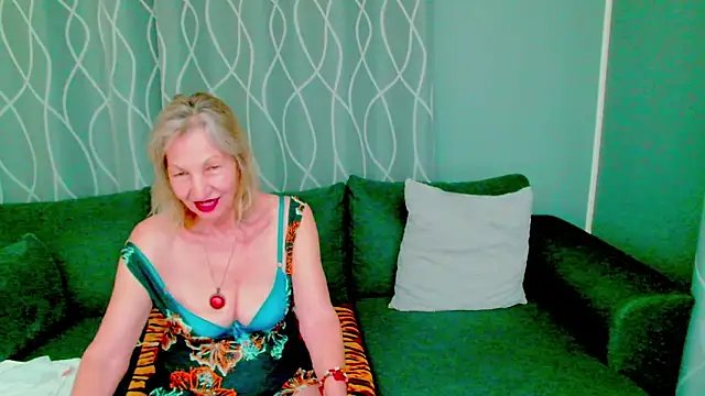 Snapshot of adeleadison chatting on September 2025 03:06:02 AM adeleadison online show from September 2025 03:06:02 AM