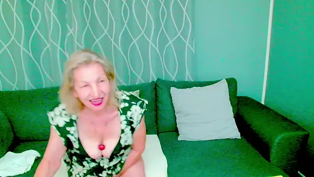 Snapshot of adeleadison chatting on September 2025 02:37:01 AM adeleadison online show from September 2025 02:37:01 AM