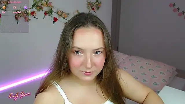 Snapshot of EmilyxxGraces chatting on May 2026 12:19:02 AM EmilyxxGraces online show from May 2026 12:19:02 AM