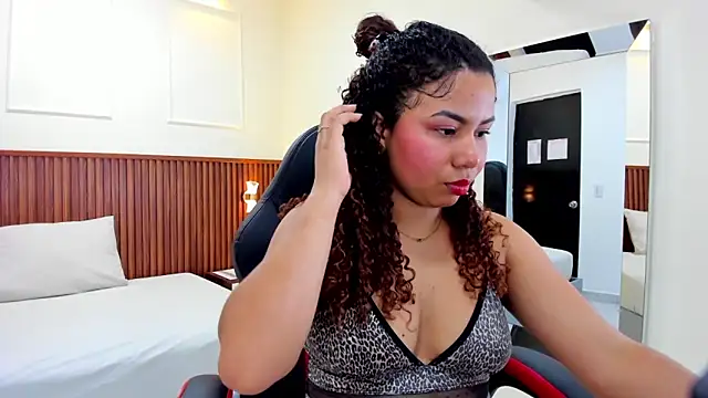 Snapshot of MELINAMARTINS chatting on February 2025 07:41:01 PM MELINAMARTINS online show from February 2025 07:41:01 PM