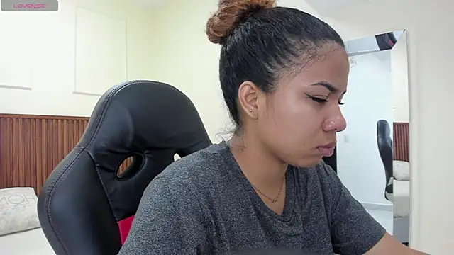 MELINAMARTINS online show from November 2025 07:36:02 PM