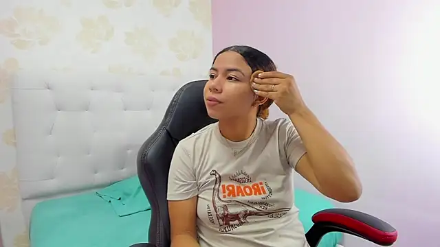 MELINAMARTINS online show from January 2026 08:11:02 PM