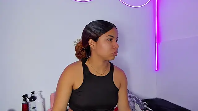 MELINAMARTINS online show from February 2026 08:47:01 PM