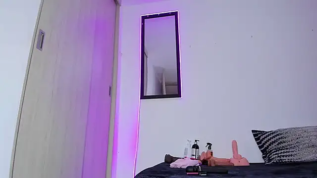 Snapshot of MELINAMARTINS chatting on March 2026 09:21:01 PM MELINAMARTINS online show from March 2026 09:21:01 PM