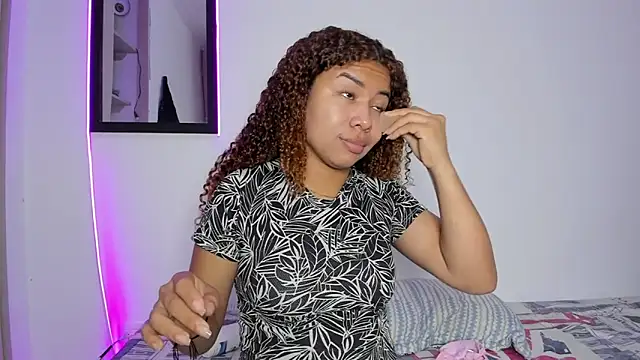 Snapshot of MELINAMARTINS chatting on March 2026 10:02:02 PM MELINAMARTINS online show from March 2026 10:02:02 PM