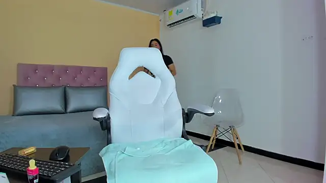 Snapshot of cristal_crossfitx chatting on September 2025 10:31:02 AM cristal crossfitx online show from September 2025 10:31:02 AM