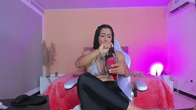 Snapshot of cristal_crossfitx chatting on November 2025 10:25:02 AM cristal crossfitx online show from November 2025 10:25:02 AM