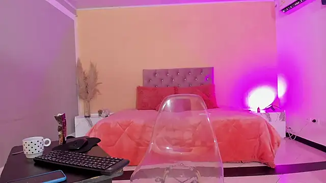 Snapshot of cristal_crossfitx chatting on November 2025 10:16:02 AM cristal crossfitx online show from November 2025 10:16:02 AM