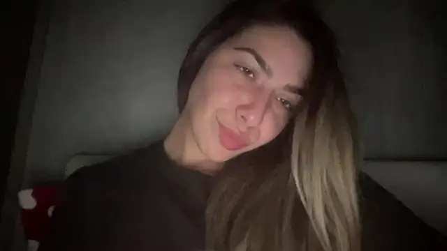 sarrah rossy online show from November 2025 09:38:01 PM