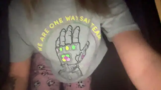 sarrah rossy online show from November 2025 09:48:01 PM