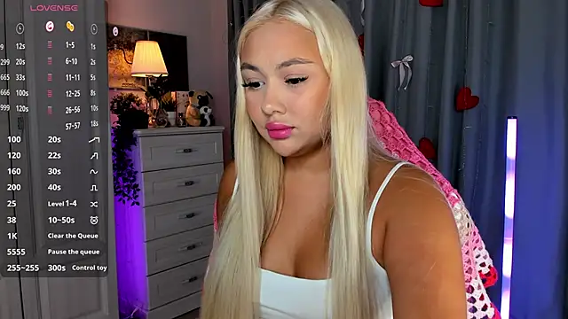 Snapshot of _Loneve__ chatting on April 2026 03:42:02 PM Loneve online show from April 2026 03:42:02 PM