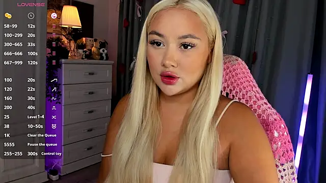 Snapshot of _Loneve__ chatting on April 2026 03:27:02 PM Loneve online show from April 2026 03:27:02 PM