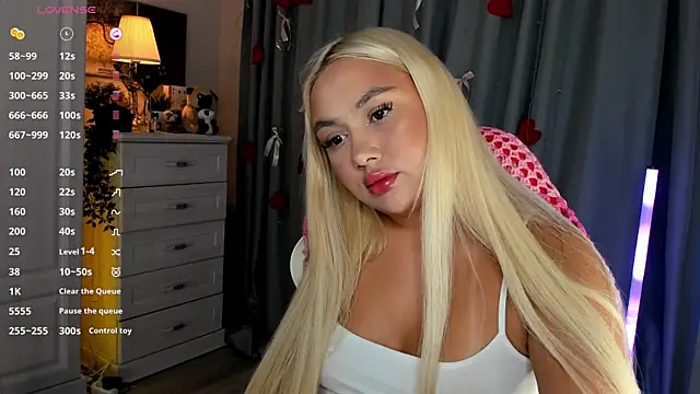 Snapshot of _Loneve__ chatting on April 2026 03:47:02 PM Loneve online show from April 2026 03:47:02 PM