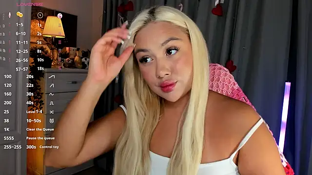 Snapshot of _Loneve__ chatting on April 2026 02:25:01 PM Loneve online show from April 2026 02:25:01 PM