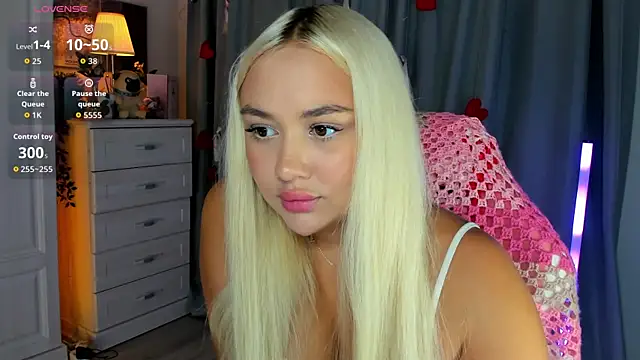 Snapshot of _Loneve__ chatting on July 2026 03:27:02 PM Loneve online show from July 2026 03:27:02 PM