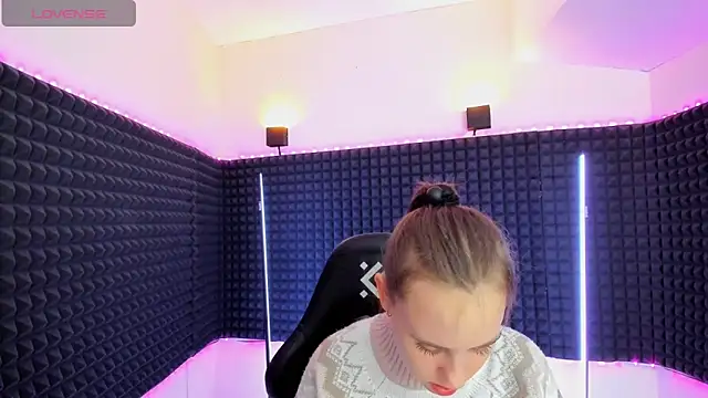 Lika 0ne online show from February 2025 06:48:02 PM