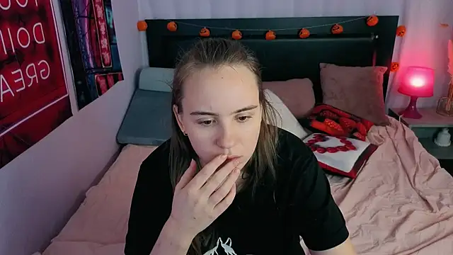 Lika 0ne online show from November 2025 12:04:01 PM