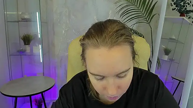 Snapshot of Lika_0ne chatting on March 2026 01:04:02 PM Lika 0ne online show from March 2026 01:04:02 PM