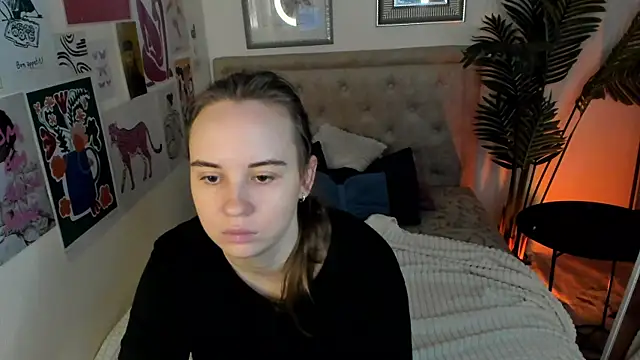 Snapshot of Lika_0ne chatting on April 2026 12:17:02 PM Lika 0ne online show from April 2026 12:17:02 PM