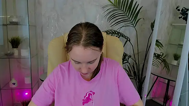 Snapshot of Lika_0ne chatting on April 2026 11:02:02 AM Lika 0ne online show from April 2026 11:02:02 AM