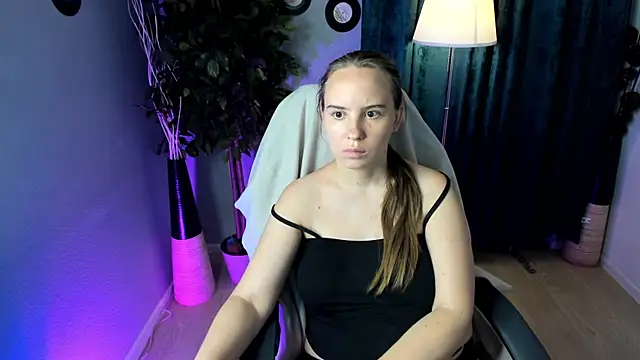 Snapshot of Lika_0ne chatting on July 2026 12:01:02 PM Lika 0ne online show from July 2026 12:01:02 PM